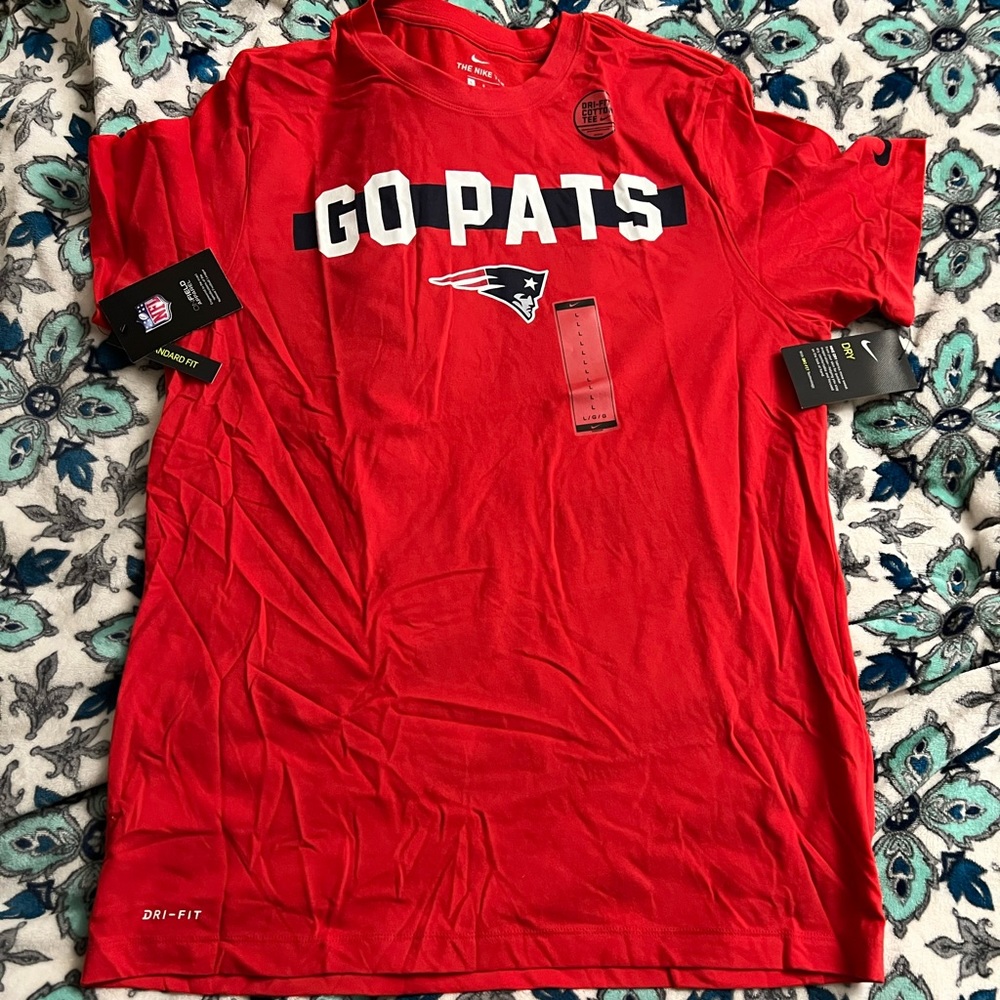 NWT Patriots Nike Dri Fit size L t-shirt.